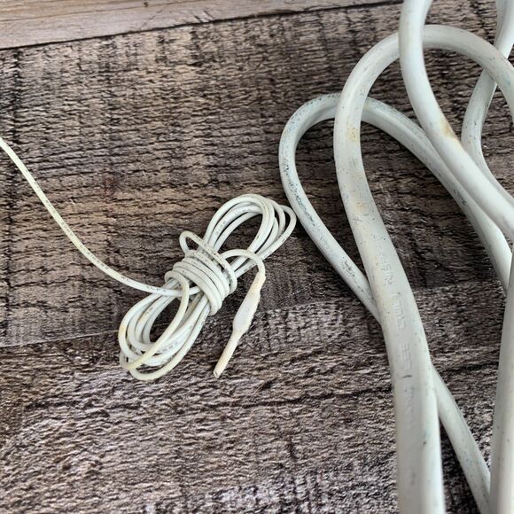 Hello Kitty Clock Pink AM/FM Projection Radio - Picture 10 of 11